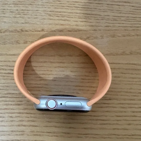 Apple Watch SE GPS+Cellular, 40mm Silver Aluminum Case