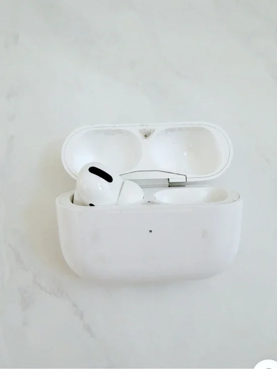 Apple AirPods Pro 1st Gen Left Wireless Earbud with Charging Case