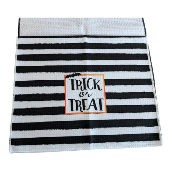 New Unbranded Set of 4 Halloween Hand or Dish Towels 16