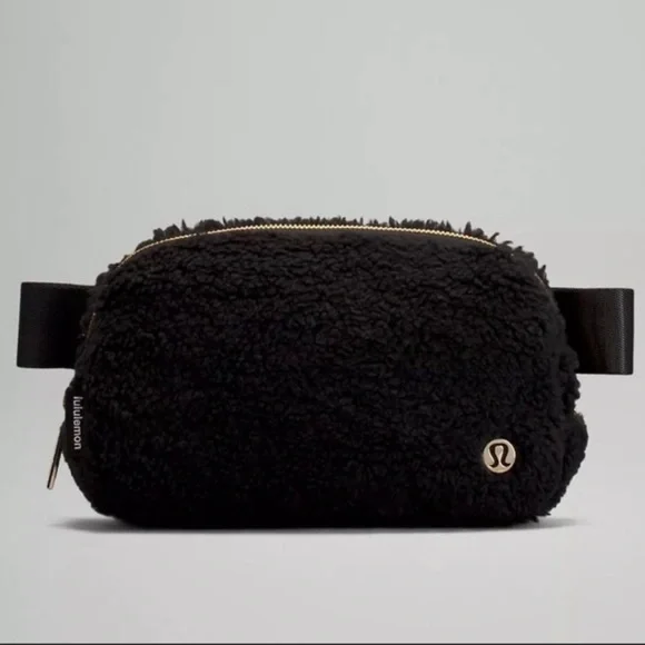 Lululemon Everywhere‎ Belt Bag Sherpa Black Gold 1L