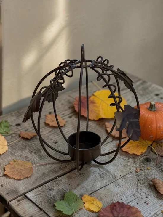 🫶🏻 Decorative Metal Pumpkin Tealight Holder - Black
