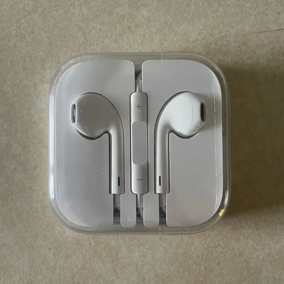 Authentic Apple EarPods with 3.5mm Headphone Plug - New in Case