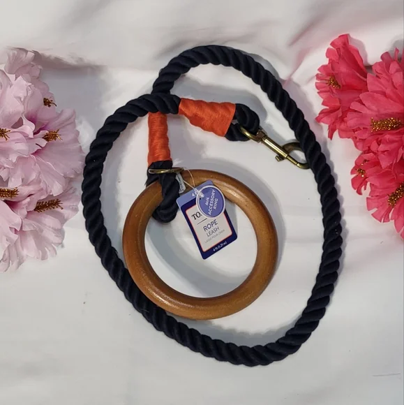 Top Paw NWT Navy Blue 4ft Rope Dog Leash With Accessory Ring & Wood Handle