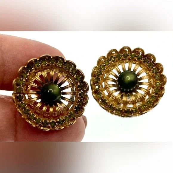 Vintage Signed Hickok Gold Tone Round Open Work Cufflinks Green Faceted Crystals