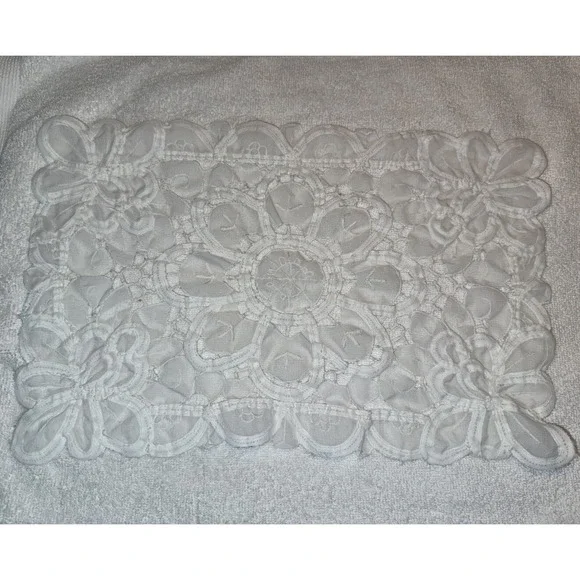 Vintage Doilies Lot Of 2 One Rectangular Dresser‎ Doily And One Large Round