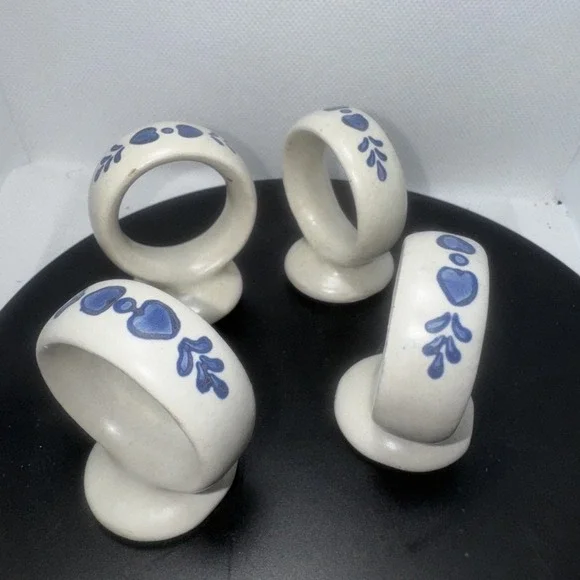 Vintage Pfaltzgraff Yorktowne Set of (4) Stoneware‎ Napkin Rings