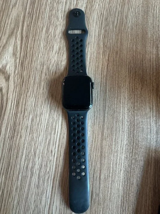 Apple Watch Nike Series 5 GPS, 40mm Space Gray Aluminum Case with Anthracite/Bla