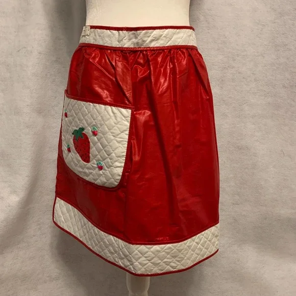 Vintage Polished Cotton Strawberry Embellished Apron‎ with Quilted Pockets