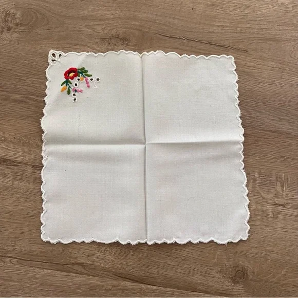 Vintage Square‎ White Linen Table Cloth Napkin Embroidered Flower 9.25”