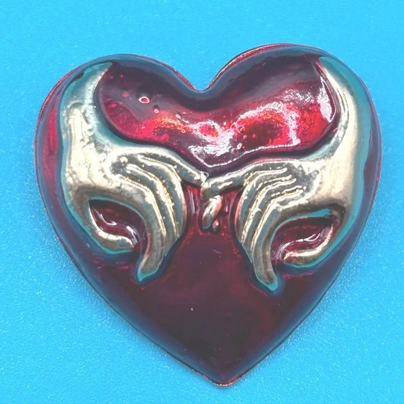 NEW Heart Hands Enamel Pin Brooch Pendent Red Gold Tone Love Friends Gift