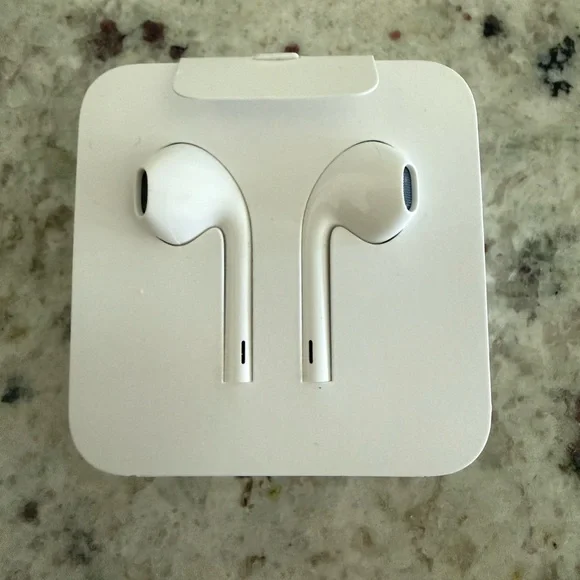 NWOT Apple Wired EarPods with Lightning Connector White
