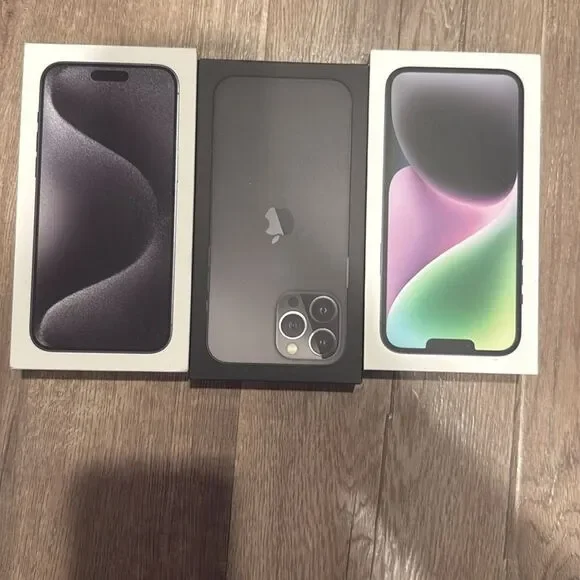Apple iPhone Packaging Trio in White and Black box