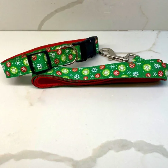 Holiday Christmas dog collar and leash-NEW
