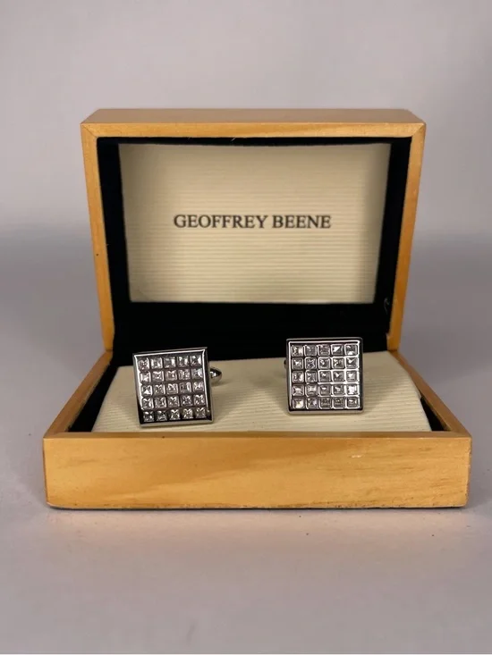 Men’s vintage Geoffrey Beene‎ cuff links