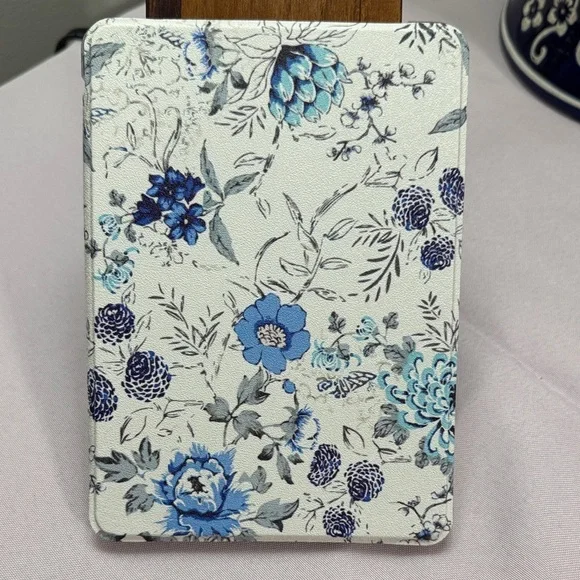 Kindle Paperwhite Kindle Case Floral White & Blue Pattern