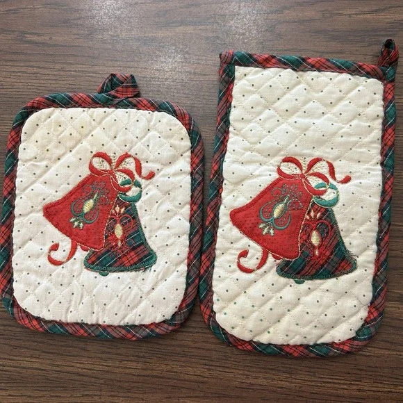Vintage Christmas Bell Appliqué Quilted Pot‎ Holder Mitt Set Tartan Plaid