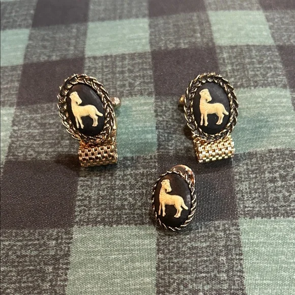 vintage gold tone cameo ram goat Aries mesh wrap-around cufflinks and tie clip