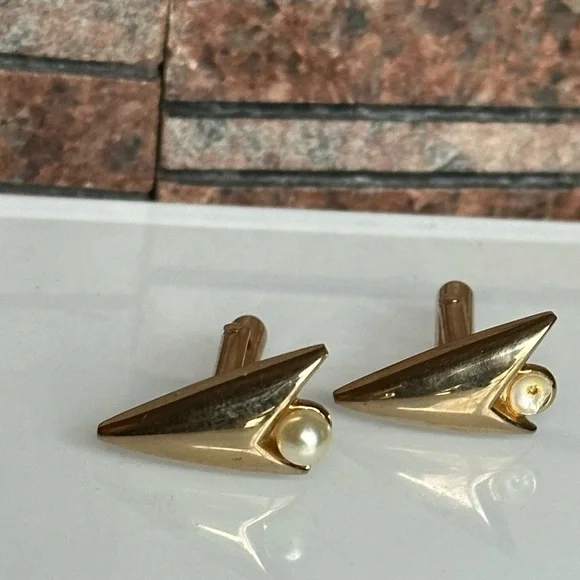 Swank Vintage Paper Airplane Gold Toned Cuff Links With Pearl Accents