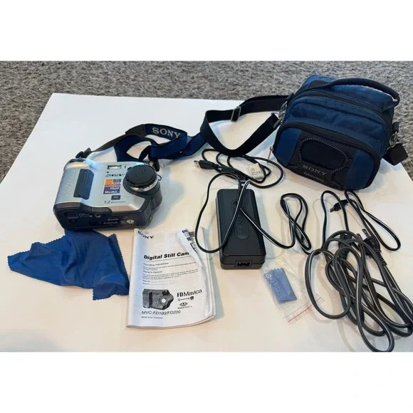 Sony Mavica MVC-FD100 Digital‎ Camera With Charger Tested Work & Carry Case