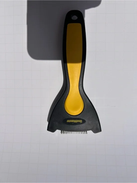 Dog Deshedding Tool — Yellow/Black