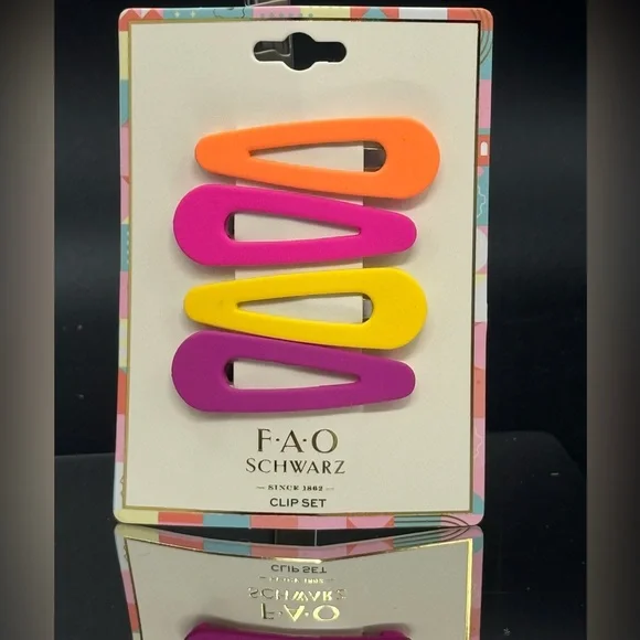FAO SCHWARTZ Set Of 4 Girl’s Hair Clips
