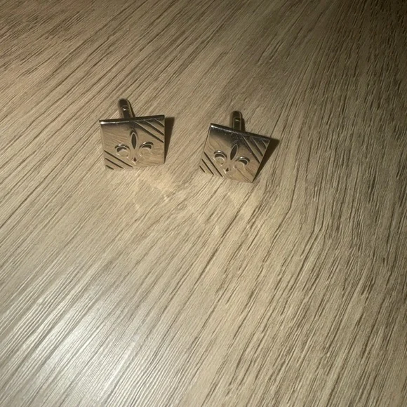 ⭐ Silver Fleur-de-Lis Cufflinks⭐‎