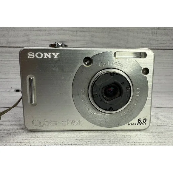 Sony‎ Cyber-Shot DSC-W50 6.0MP Digital Camera Silver (PARTS/REPAIRS ONLY)