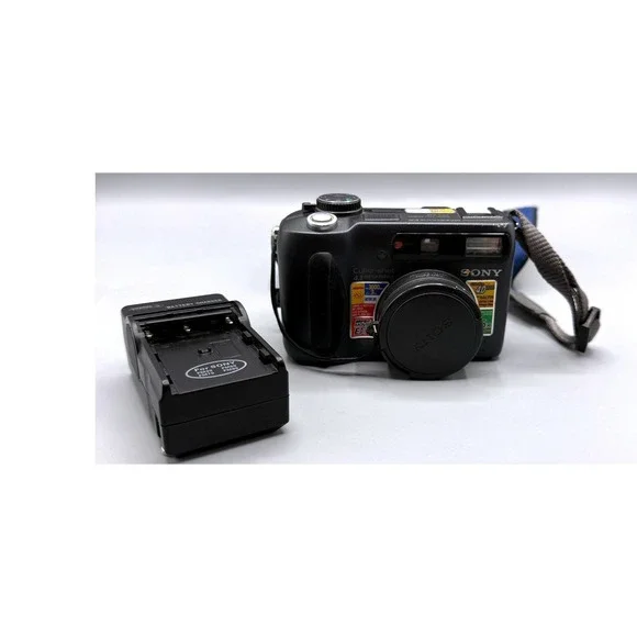 Sony Cyber-shot DSC-S85 4.1MP Digital Camera Bundle Carl Zeiss Lens 128MB Stick