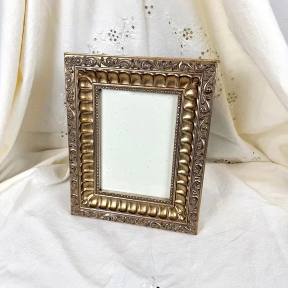 Vintage Ornate Gold Picture Frame Scroll Beaded Border Victorian Style 4x6 Photo