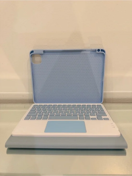 IPAD - Tablet Keyboard Case with Built-In Trackpad