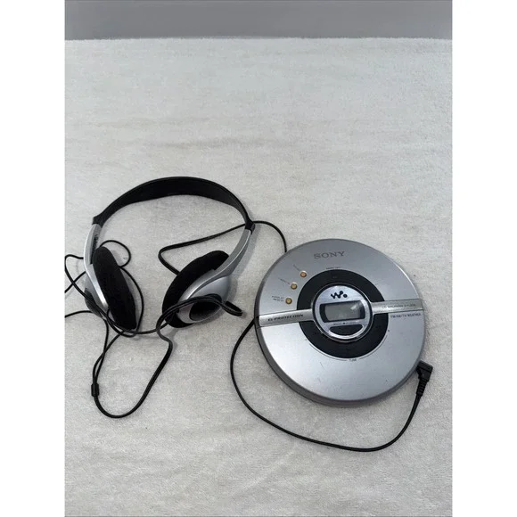 Sony CD Walkman With FM/AM Radio D-FJ200 Portable CD Player And Headphones Works