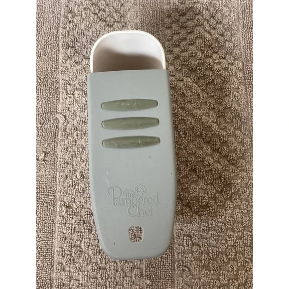 The Pampered Chef Adjustable Measuring Cup Kitchen Tool OS Gray Excellent