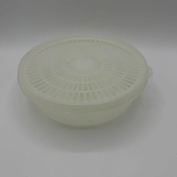 Vintage Tupperware Fruit & Berry 2 Cup Strainer Colander Bowl with Flow-Thru Lid