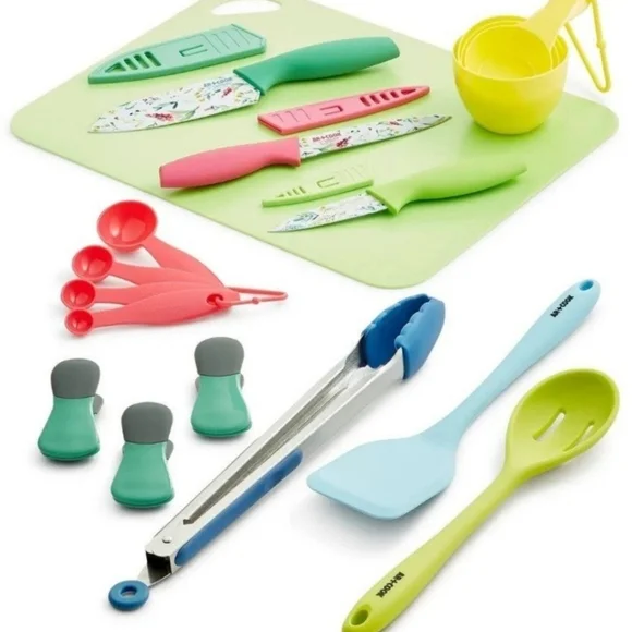 Art & Cook 23-Pc. Kitchen Gadget & Cutlery Gift Set NWT in Gift Box
