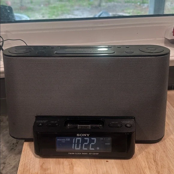 Dream Machine Sony ICF-CS10iP FM Clock Radio ipod Iphone Dock No Remote