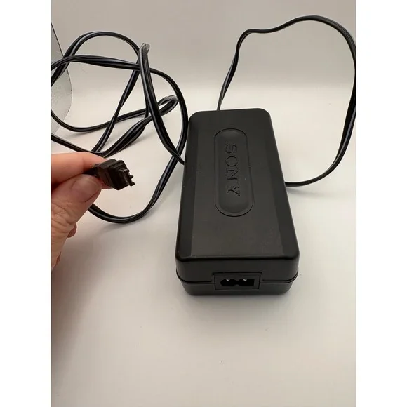 Sony AC-L10A AC Power‎ Adaptor Charger 8.4V 1.5A Black Genuine Tested