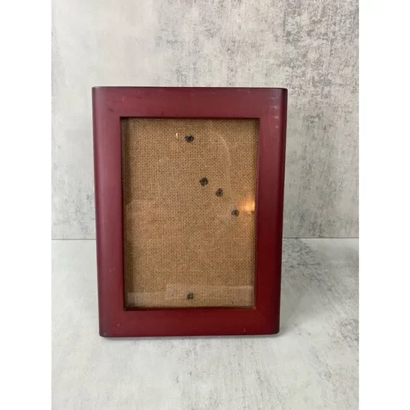Wooden Vtg red stained Picture Frame 5x7” standing