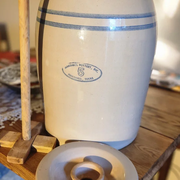 Marshall Pottery Stoneware Crock with Lid‎
