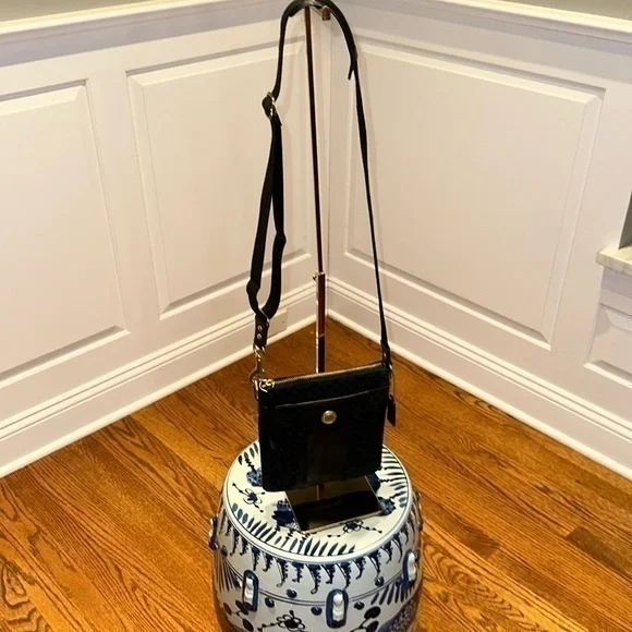 Coach Signature Swing-pack