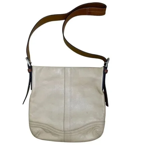 COACH BEIGE # k0782-f10938 ZIPPER OPEN LADIES LEATHER PURSE - SHOULDER BAG Tan‎