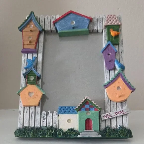 Wooden Picture Frame With Birdhouses
