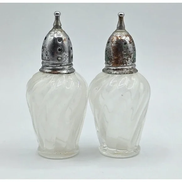 Vintage Glass Midcentury‎ Table Salt & Pepper Shakers Clear Silver Top Small