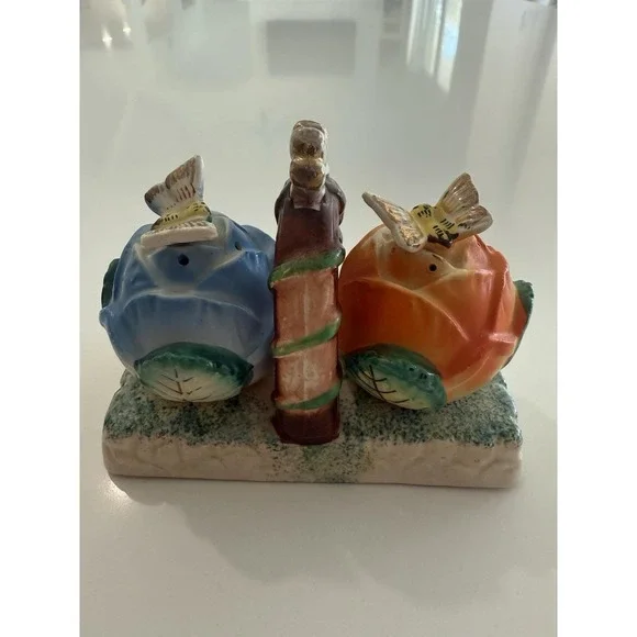 Lettuce‎ Cabbage Salt & Pepper Shakers With Holder Made In Japan Ceramic Vintage