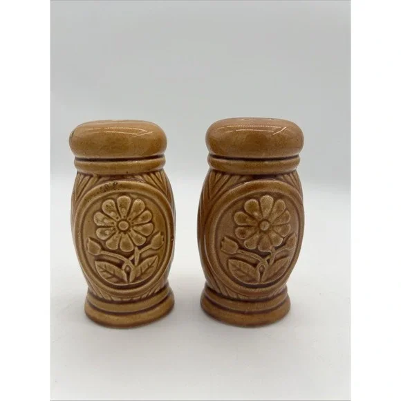 Vintage‎ Ceramic  Salt & Pepper Shakers Brown Florals Made in Japan 4x2