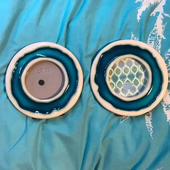 🔹2 Round Picture Frames