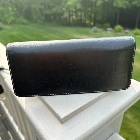 Vintage Coach Bi-Fold Embossed Leather Wallet