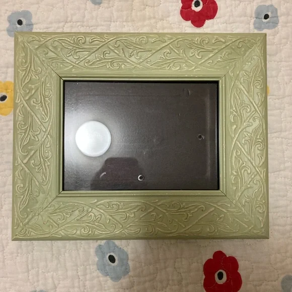 WOOD PICTURE FRAME - Vine Embossed - NWT - Hangs Stands - 5”x7” Pic Distressed