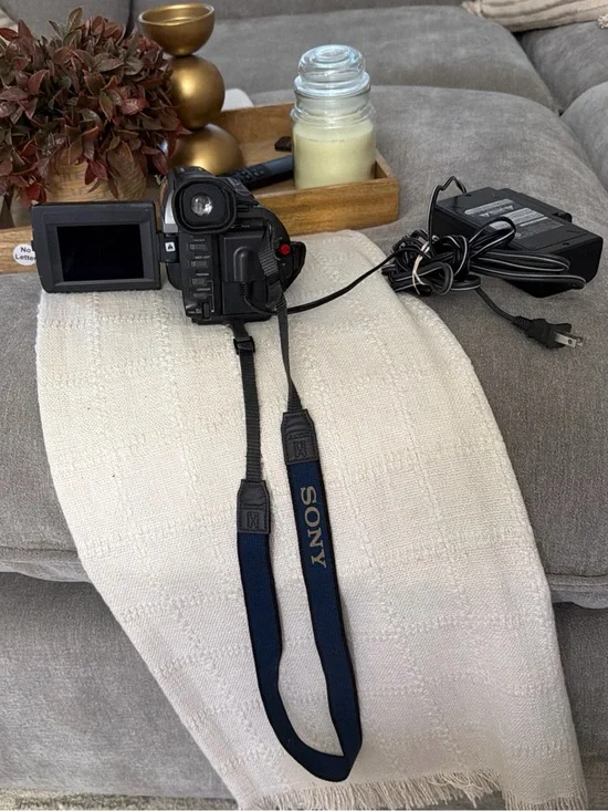 Sony Handycam CCD-TRV72 NTSC Video Hi8 Camcorder / Tested / + Accessories