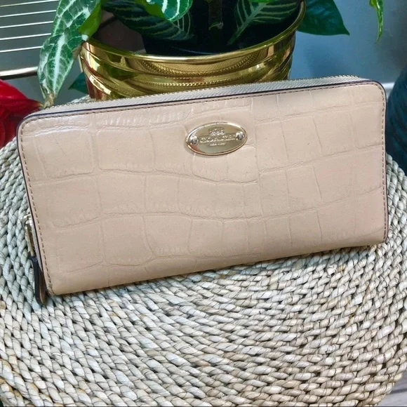 Vintage Leather Coach Wrap Around Zipper Wallet