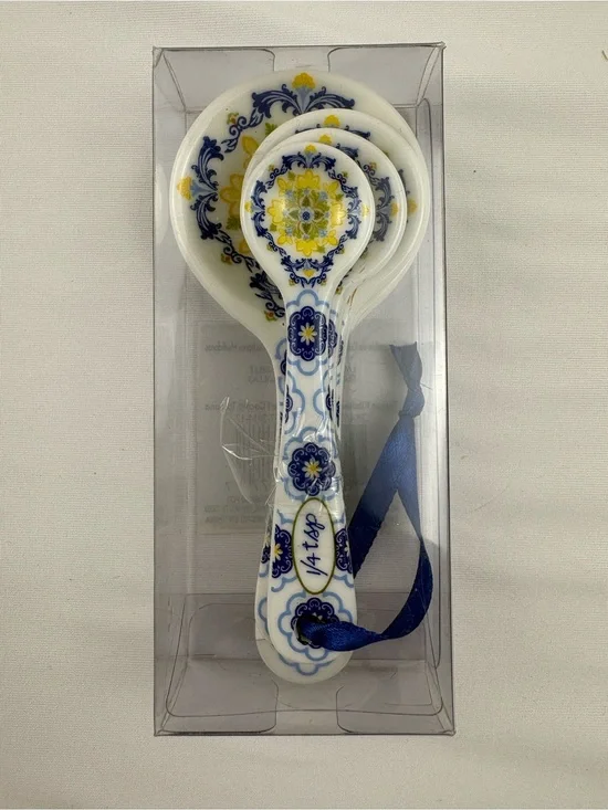 NIB Unbranded ceramic measuring spoon set.